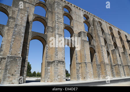 Die Bögen der römischen Aquädukt Aqueduto da Amoreira in Elvas, Portugal Stockfoto