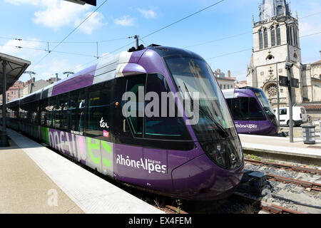 Neue moderne elektrische Züge Alstom am Gare de St Paul in Lyon auf der Rhône-Alpes Bahn Frankreich Europa Stockfoto