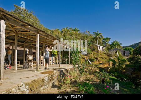 Horizontale Ansicht eines Bauernhofes in Turquino Nationalpark auf Kuba. Stockfoto