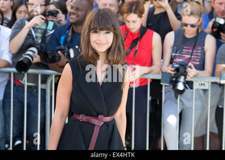 Paris, Frankreich. 6. Juli 2015. Miroslava Duma Posen vor der Teilnahme von Christian Dior Herbst Winter 2015-2016 Kredit zeigen: Nicolas Kovarik / Pacific Press/Alamy Live News Stockfoto