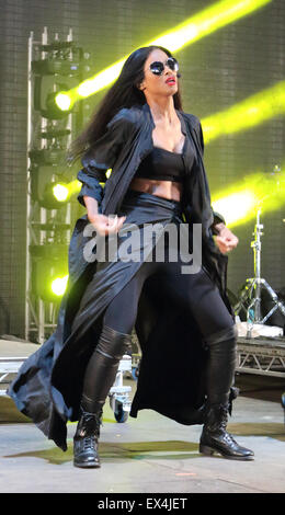 London, UK. 5. Juli 2015. Ciara führt bei Wireless Festival Tag drei im Finsbury Park, London, England am 5. Juli 2015 Foto: Credit: KEITH MAYHEW/Alamy Live News Stockfoto