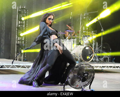 London, UK. 5. Juli 2015. Ciara führt bei Wireless Festival Tag drei im Finsbury Park, London, England am 5. Juli 2015 Foto: Credit: KEITH MAYHEW/Alamy Live News Stockfoto