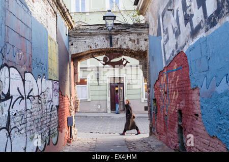 Straßenszene in der selbsternannten unabhängigen Republik von Uzupis Bezirk in Vilnius, Litauen Stockfoto