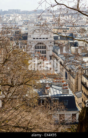 Blick über Paris von der Butte Montmartre bis Rue de Clignancourt Stockfoto