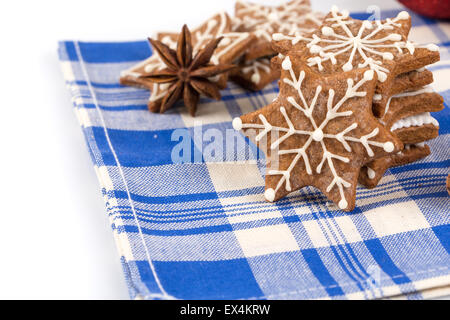 Handgemachte Weihnachten Pfefferkuchen isoliert auf weißem Hintergrund Stockfoto