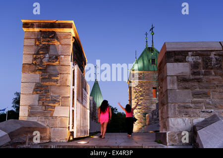 Porte Saint Louis auf dem Quebec Stadt bei Nacht Stockfoto