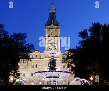 La Fontaine de Tourny und das Parlament, Quebec City, Kanada Stockfoto