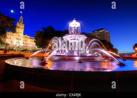 La Fontaine de Tourny und das Parlament, Quebec City, Kanada Stockfoto