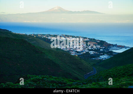 San Sebastian De La Gomera und Teneriffa Insel Teide Vulkan Hintergrund, La Gomera, Kanarische Inseln, Spanien Stockfoto