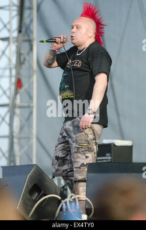 PIESTANY, Slowakei - 26. Juni 2015: Wattie Buchan Sänger der schottischen Punk-Rock-Band führt The Exploited, am Musikfestival Topfest Stockfoto