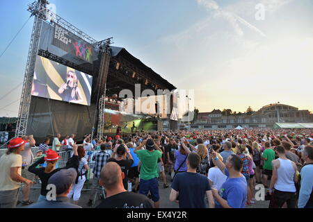 Pilsen, Tschechische Republik. 4. Juli 2015. Deutsche Band führt Guano Apes während des Musikfestivals Rock für Menschen in Pilsen, Tschechische Republik, 4. Juli 2015. © Pavel Nemecek/CTK Foto/Alamy Live-Nachrichten Stockfoto