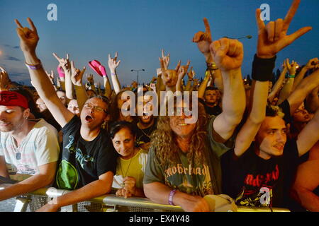 Pilsen, Tschechische Republik. 4. Juli 2015. Fans der britischen Heavy-Metal-band Motörhead das Musikfestival Rock für Menschen in Pilsen, Tschechische Republik, 4. Juli 2015. © Pavel Nemecek/CTK Foto/Alamy Live-Nachrichten Stockfoto