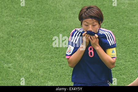 Vancouver, Kanada. 5. Juli 2015. Japans Aya Miyama reagiert nach der FIFA Frauen WM 2015 letzte Fußballspiel zwischen den USA und Japan im BC Place Stadium in Vancouver, Kanada, 5. Juli 2015. Foto: Carmen Jaspersen/Dpa/Alamy Live News Stockfoto