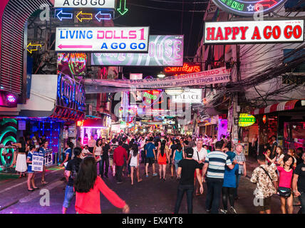 Walking Street, Fußgängerzone, Nachtleben, Bars, Diskotheken, Neon Schilder, Pattaya, Chon Buri Provinz, Thailand Stockfoto