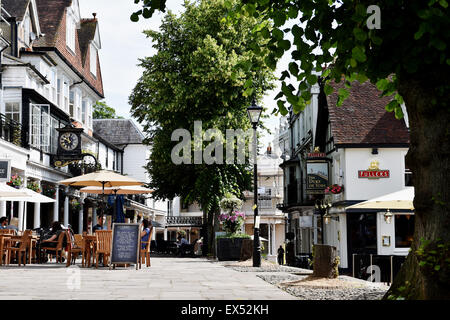 Die schicke Pantiles Bezirk von Royal Tunbridge Wells Kent England UK mit seinen intelligenten Cafés, Geschäften und bars Stockfoto