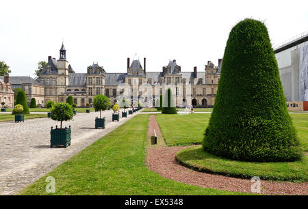 Der Innenhof der Ehrengast Château de Fontainebleau, Palace, royal, Gebäude, Fontainebleau, Frankreich. Stockfoto