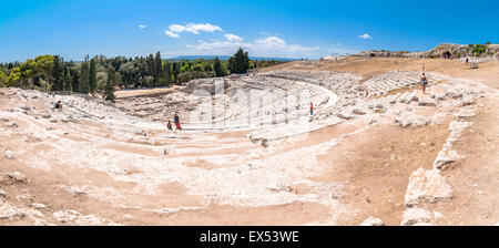 antiken griechischen Theater von Syrakus, Sizilien, Italien. Dieses Denkmal ist in die UNESCO-Liste des Weltkulturerbes. Stockfoto