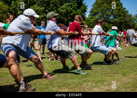 Tauziehen, Kingston Dorffest, Kingston, Sussex, UK Stockfoto