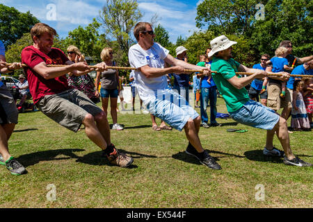 Tauziehen, Kingston Dorffest, Kingston, Sussex, UK Stockfoto