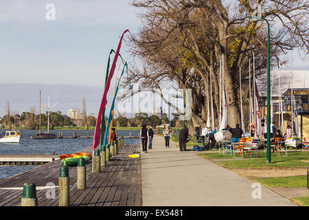 Yacht Club und Bootsverleih, Albert Park Lake, Melbourne, Victoria, Australien Stockfoto