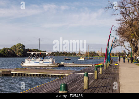 Yacht Club und Bootsverleih, Albert Park Lake, Melbourne, Victoria, Australien Stockfoto