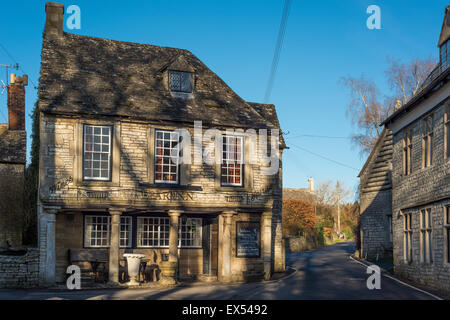 Bear Inn Pub im Dorf von Bisley, Gloucestershire, UK Stockfoto