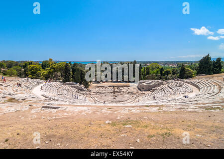 antiken griechischen Theater von Syrakus, Sizilien, Italien. Dieses Denkmal ist in die UNESCO-Liste des Weltkulturerbes. Stockfoto