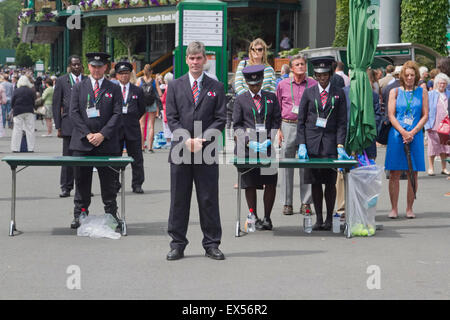 Wimbledon, London, UK. 7. Juli 2015. Der All England Club statt eine Schweigeminute auf 11:30 am zehnten Jahrestag der 7.Juli Terror Bombenanschläge in London. 7/7. London Bombardierungen Opfer. 10 Jahr-Jubiläum.  Bildnachweis: Amer Ghazzal/Alamy Live-Nachrichten Stockfoto