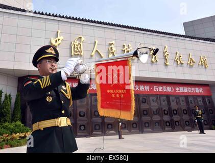 Peking, China. 7. Juli 2015. Feierliche Eröffnung des "Großen Sieg, historischen Beitrag" Ausstellung zum 78. Jahrestag des Beginns des chinesischen Volkes Krieg des Widerstands gegen die japanische Aggression ist in Peking, Hauptstadt von China, 7. Juli 2015 statt. Bildnachweis: Li Tao/Xinhua/Alamy Live-Nachrichten Stockfoto