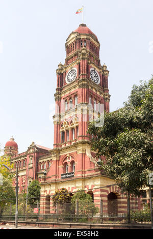 Yangon, Myanmar-Mai 4. 2014: britischer Kolonialarchitektur. Die Stadt hat viele alte Kolonialbauten. Stockfoto
