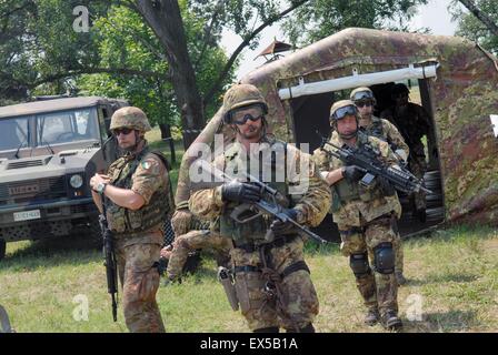 NATO Joint Force Headquarters, italienische Armee Ranger der Fallschirmjäger-Bataillon Berg Monte Cervino Stockfoto