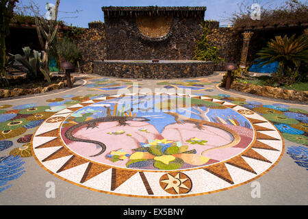 ESP, Spanien, Kanarische Inseln, Insel von La Palma, Las Manchas de Abajo, Plaza La Glorieta, ein Quadrat mit Mosaiken gestaltet und Stockfoto
