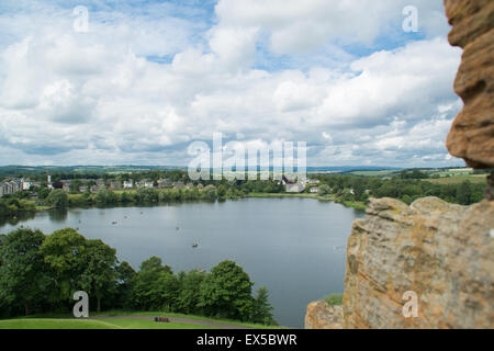 Ein Blick auf Linlithgow Loch von der Spitze des Palastes Stockfoto