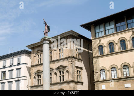 Spalte des Justiz- und Gebäude in Piazza Santa Trinita in Florenz, Italien Stockfoto