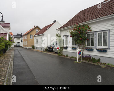 Flekkefjord Kleinstadt an der Südküste Norwegens, engen Gassen und alten hölzernen getäfelten Häusern dominieren das Zentrum Stockfoto