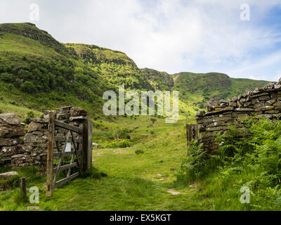 Öffnen Sie fünf Balken Tor in Craig Cerrig Gleisiad eine Fan Frynych, Brecon Beacons, Powys, South Wales, UK Stockfoto