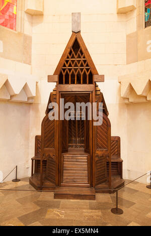 Beichtstuhl, entworfen von Antoni Gaudi in der Kathedrale Sagrada Familia, Barcelona, Spanien-Europa Stockfoto