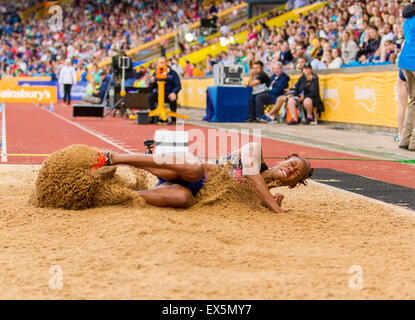 Birmingham, Vereinigtes Königreich. 5. Juli 2015. Sainsburys britischen Leichtathletik-Meisterschaft. 05.07.2015. Birmingham, England. Sainsburys britischen Leichtathletik-Meisterschaft. Shara PROCTOR von Birchfield übernimmt 1. Platz im Weitsprung der Frauen mit einem Sprung von 6,86 m final. © Aktion Plus Sport/Alamy Live-Nachrichten Stockfoto