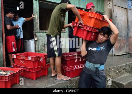 Herunterladen von Fisch - Hafen in PUERTO PIZARRO. Abteilung von Tumbes. Peru Stockfoto