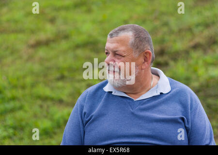 Outdoor-Porträt eines glücklichen senior Stockfoto