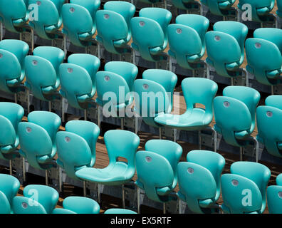 Sitzreihen am Veranstaltungsort für Konzerte. Stockfoto