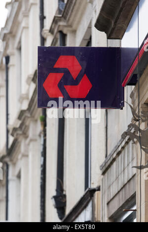 NatWest Zeichen auf der Außenseite einer Niederlassung in Cardiff, Wales. Stockfoto