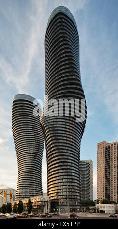 Absolute World Towers, auch bekannt als Marilyn Monroe Türme in Mississauga, Ontario von MAD Architekten Stockfoto