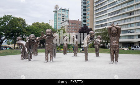 Vancouver Biennale Freilichtmuseum A-Labyrinth-ING Lachen von Yue Minjun bemalte bronze Stockfoto