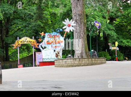 Der Eingang zum "Cloud Cuckoo Land" bei Alton Towers Estate Theme Park Gärten Staffordshire England UK Stockfoto