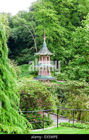 Chinesische Pagode Brunnen bei Alton Towers Estate Theme Park Gardens Staffordshire England UK Stockfoto