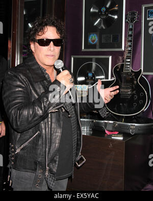 Reise präsentiert Erinnerungsstücke Fällen im Hard Rock Hotel & Casino Las Vegas mit: Neal Schon, wo Reise: Las Vegas, Nevada, USA bei: 6. Mai 2015 Stockfoto