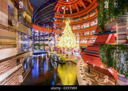 Eingang zum Canal City Geschäfte während der Ferienzeit in Fukuoka, Japan. Stockfoto