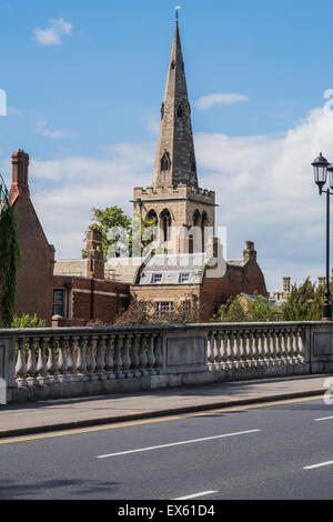 Der Turm der St. Pauls-Kirche in Bedford Stockfoto