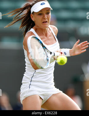 London, Großbritannien. 7. Juli 2015. Agnieszka Radwanska Polens schlägt eine Rückkehr zu Madison Keys von den Vereinigten Staaten während der Frauen Einzel Viertelfinale bei 2015 Wimbledon Tennis Championships in London, Großbritannien, 7. Juli 2015. Radwanska 2: 1 gewonnen und wurde für das Halbfinale qualifiziert. Bildnachweis: Ye Pingfan/Xinhua/Alamy Live-Nachrichten Stockfoto